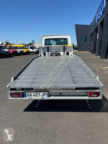 Utilitaire porte voitures Iveco