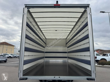 عربة نفعية بصندوق ذي حجم كبير Iveco