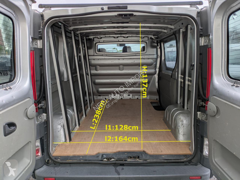 Véhicule utilitaire Renault TRAFIC II L1H1 2.0...