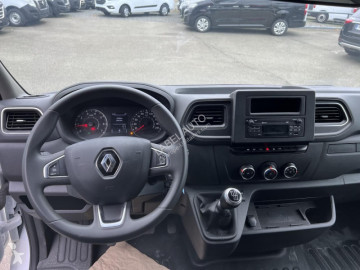 عربة نفعية مقفلة Renault