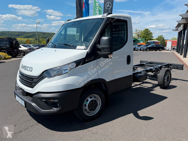 Véhicule utilitaire Iveco 35S16 HA8...