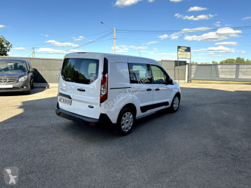 عربة نفعية مقفلة Ford