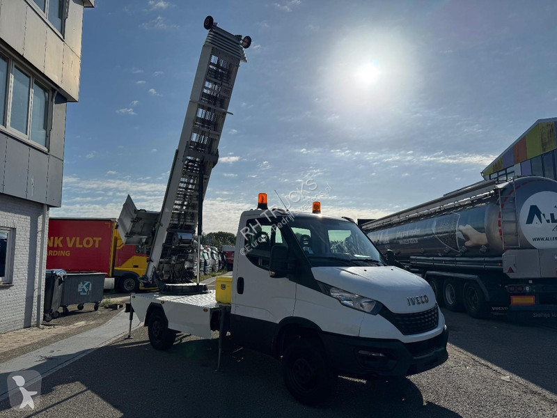 عربة نفعية Iveco 35-120 EURO 6 + Lift 30m...