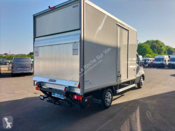 عربة نفعية بصندوق ذي حجم كبير Iveco جديد