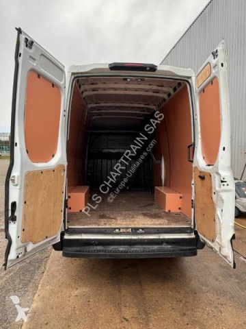 Fourgon moyen Iveco