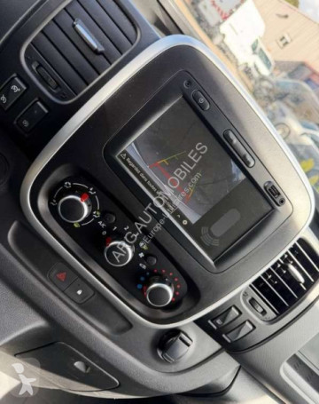 عربة نفعية مقفلة Renault