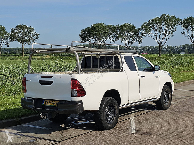 عربة نفعية Toyota 2.4 4x4 Airco NAP Pickup Hilux