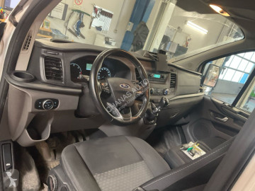 عربة نفعية مقفلة Ford