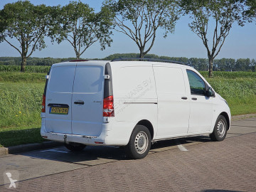 Fourgon utilitaire Mercedes