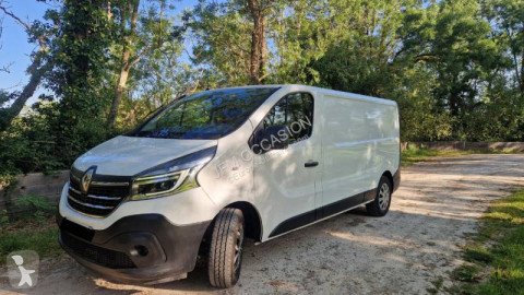 Renault mid-size van