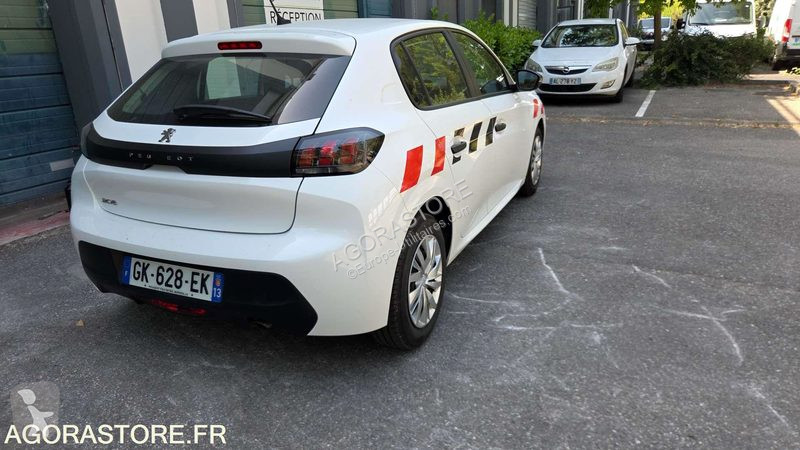 Коммерческий автомобиль Peugeot 208