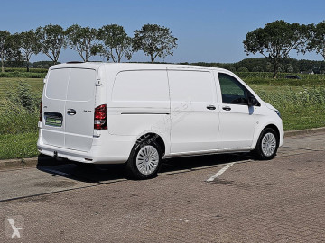 Fourgon moyen Mercedes