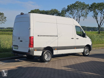 Fourgon long Mercedes