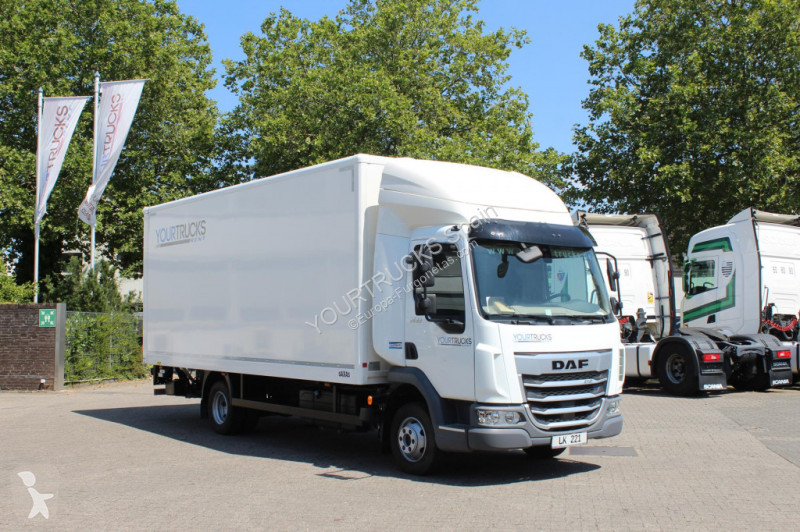 شاحنة DAF   XB 210 Koffer ACC AHK Nur 900 km...