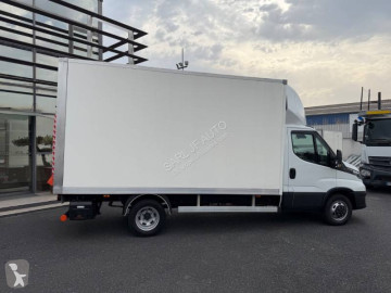 عربة نفعية بصندوق ذي حجم كبير Iveco