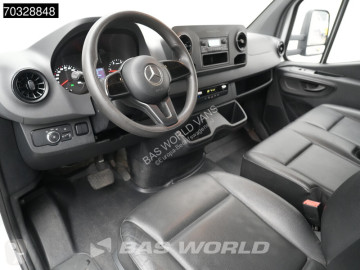 عربة نفعية مقفلة Mercedes