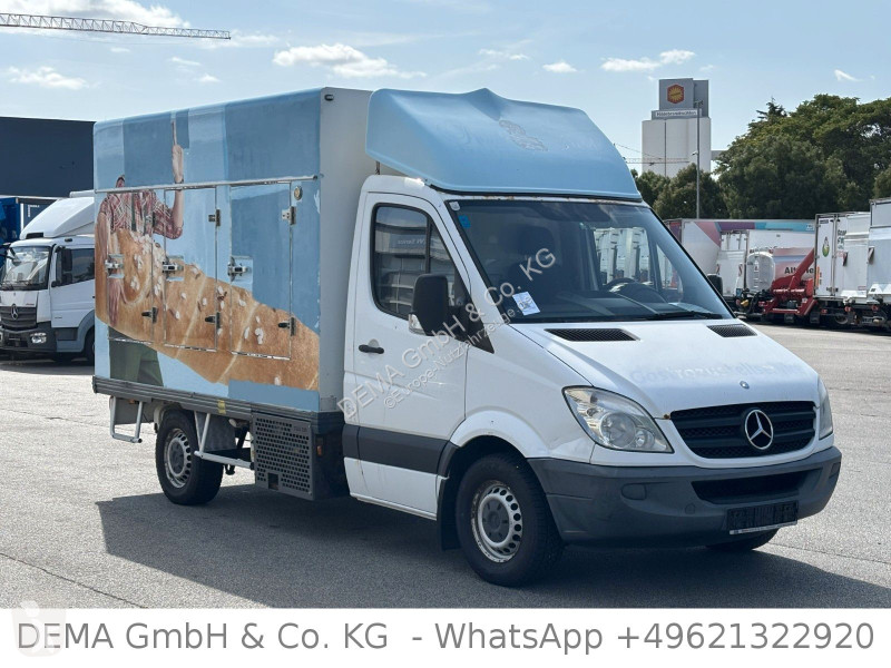 Véhicule utilitaire Mercedes...