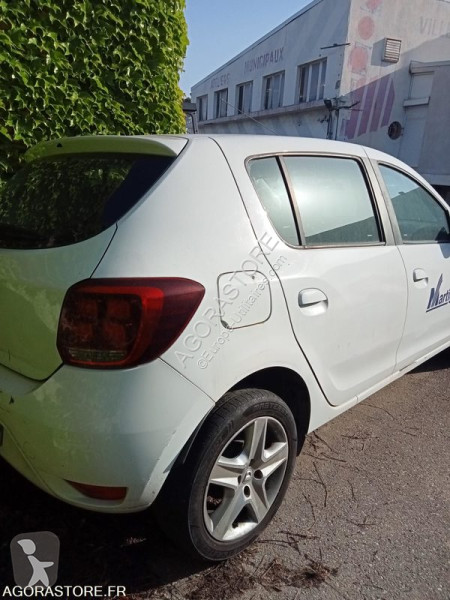 عربة نفعية Dacia SANDERO