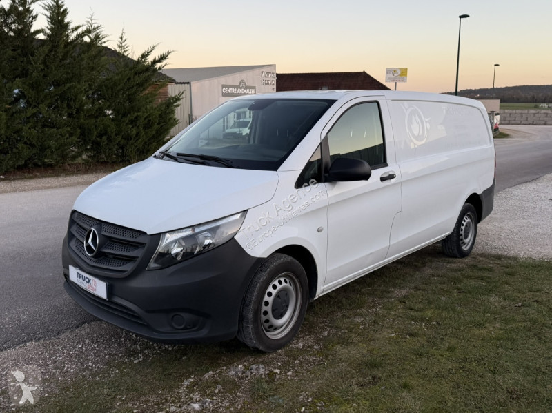 Véhicule utilitaire Mercedes  VITO