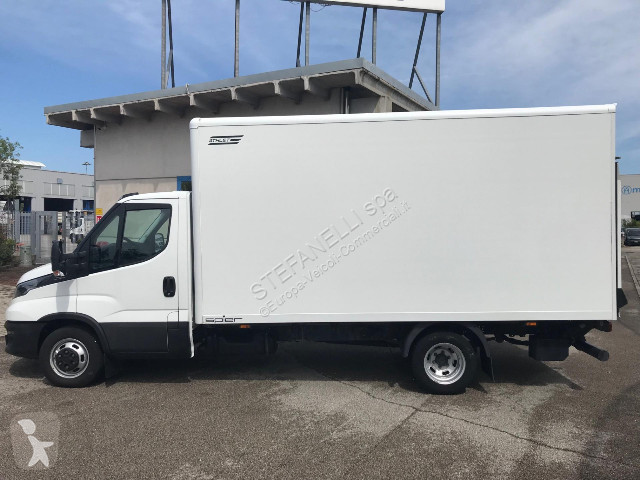 Veicolo commerciale Iveco DAILY 35C16H BOX +...
