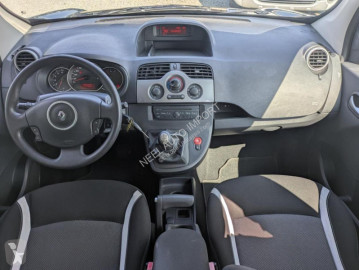عربة نفعية مقفلة Renault