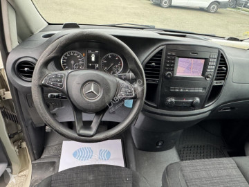 عربة نفعية مقفلة Mercedes