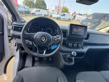 عربة نفعية مقفلة Renault