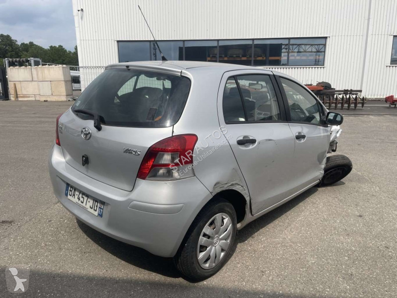 عربة نفعية Toyota