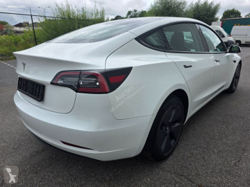 سيارة Tesla
