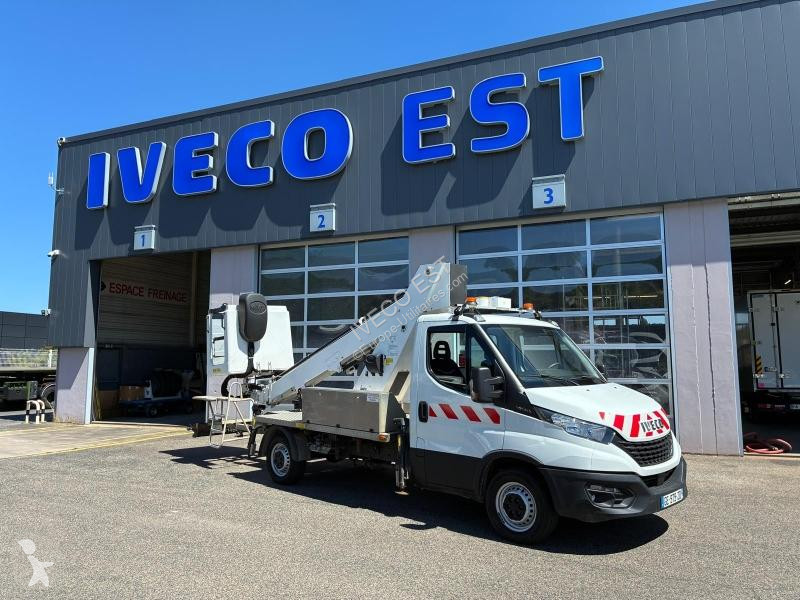 Véhicule utilitaire Iveco CCb 35S14H NACELLE...