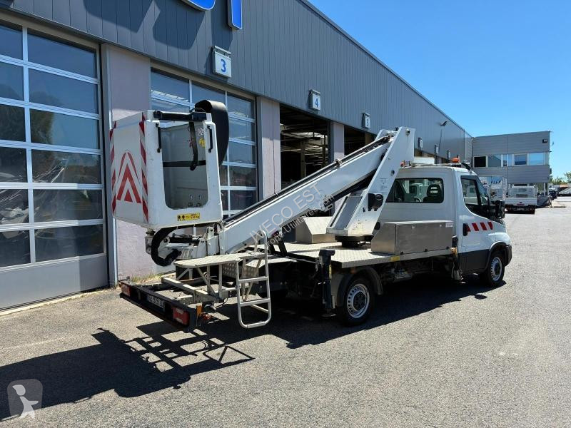 Véhicule utilitaire Iveco CCb 35S14 - NACELLE...
