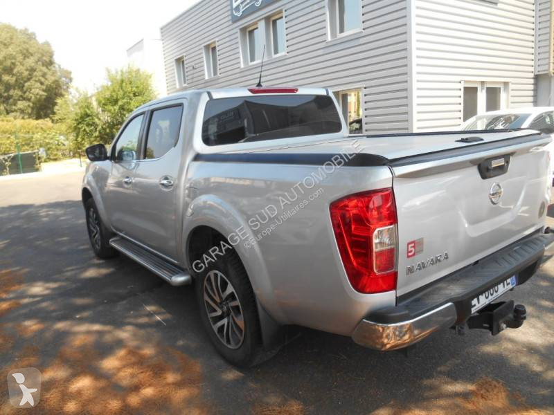 عربة نفعية Nissan