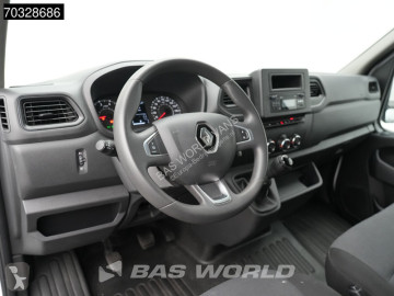عربة نفعية مقفلة Renault