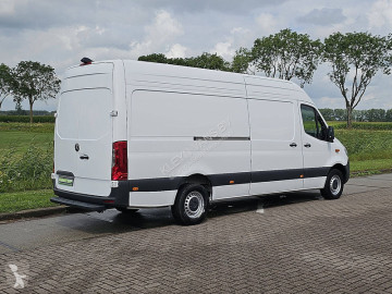 Fourgon utilitaire Mercedes