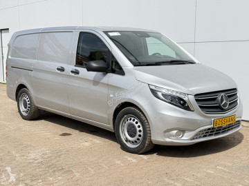 عربة نفعية مقفلة Mercedes
