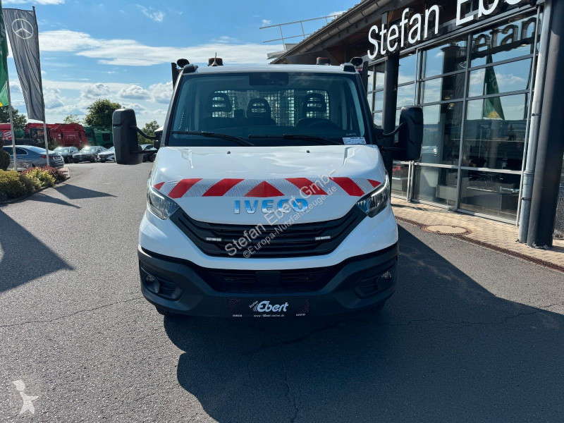 Véhicule utilitaire Iveco 70C18 HA8 3.0L A8...