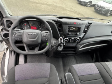 عربة نفعية بصندوق ذي حجم كبير Iveco جديد