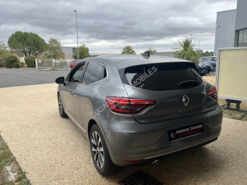 Coche berlina Renault