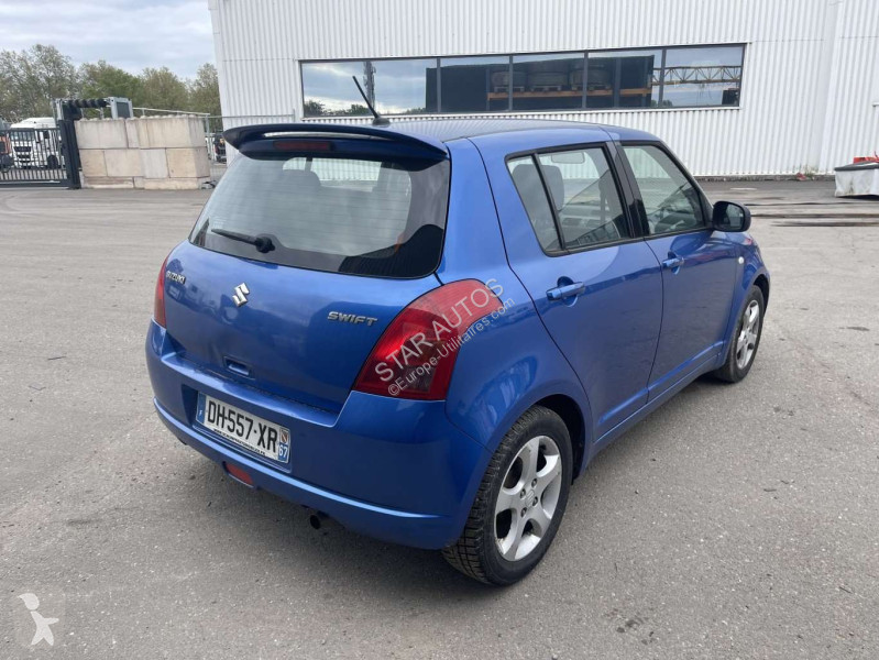 Véhicule utilitaire Suzuki