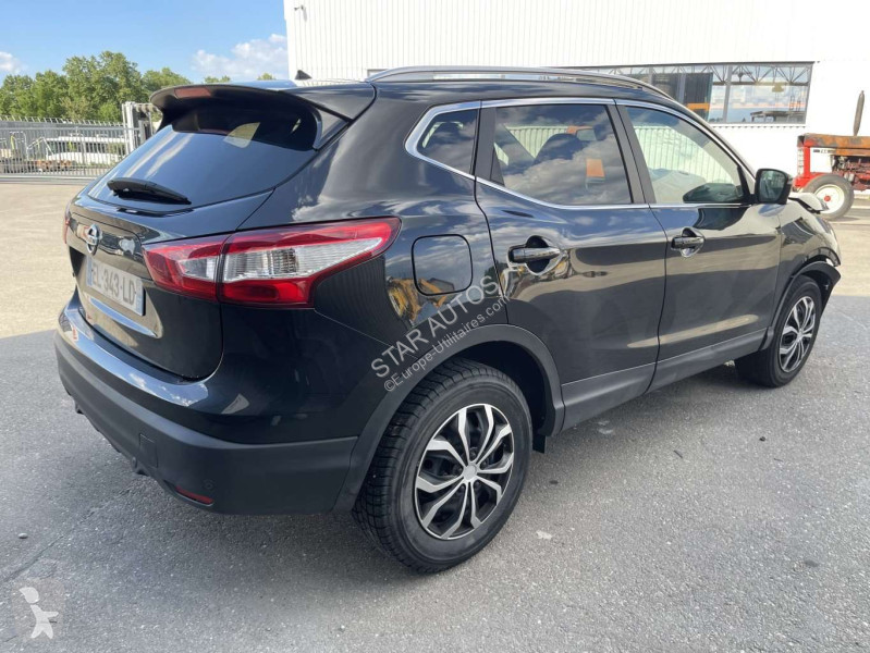 عربة نفعية Nissan