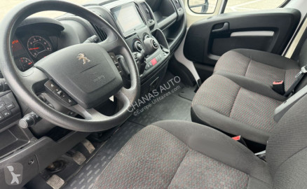 Fourgon moyen Peugeot
