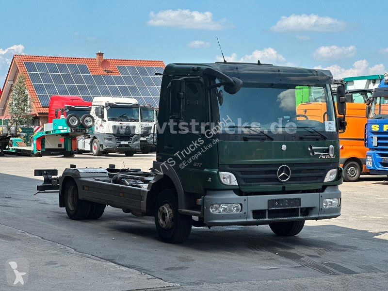 Mercedes 822 L Fahrgestell Transporter