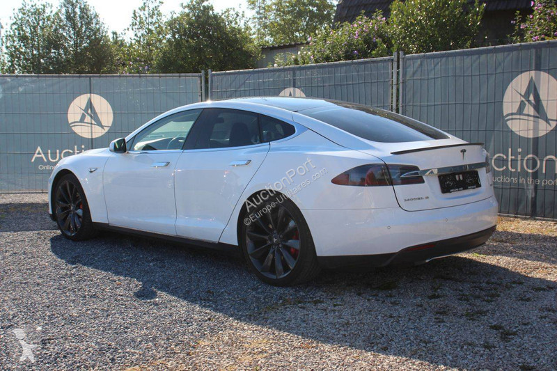 Furgoneta Tesla P85+