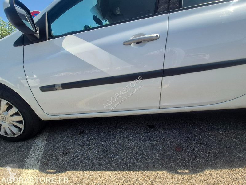 عربة نفعية Renault CLIO