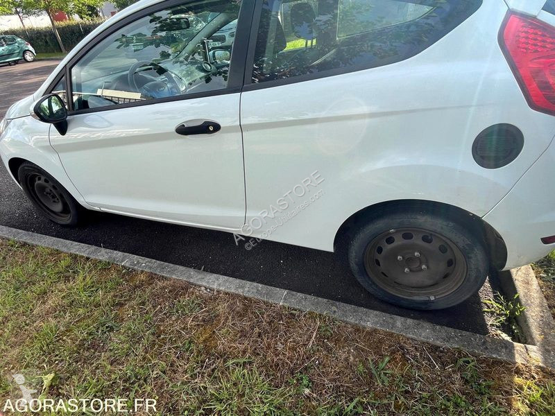 عربة نفعية Ford FIESTA
