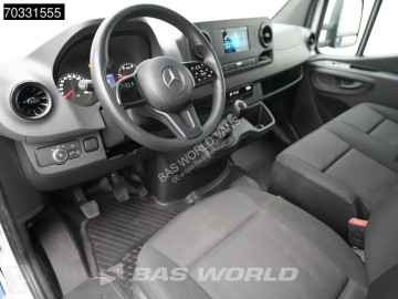 عربة نفعية مقفلة Mercedes