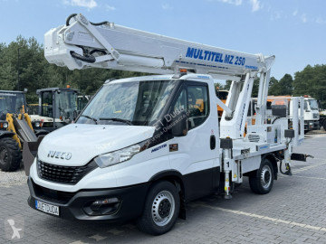 Лекотоварен автомобил Iveco Daily 35S14