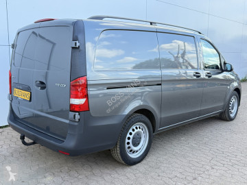 عربة نفعية مقفلة Mercedes