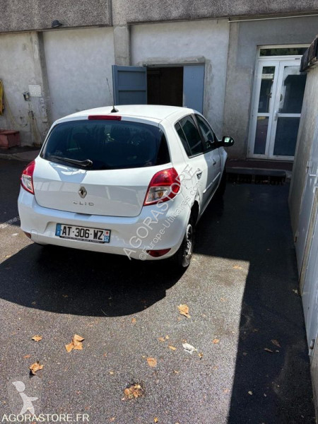 عربة نفعية Renault CLIO