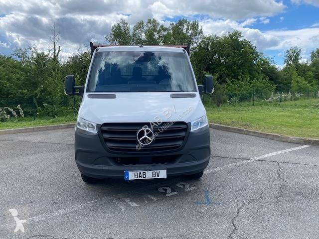 Samochód dostawczy Mercedes
